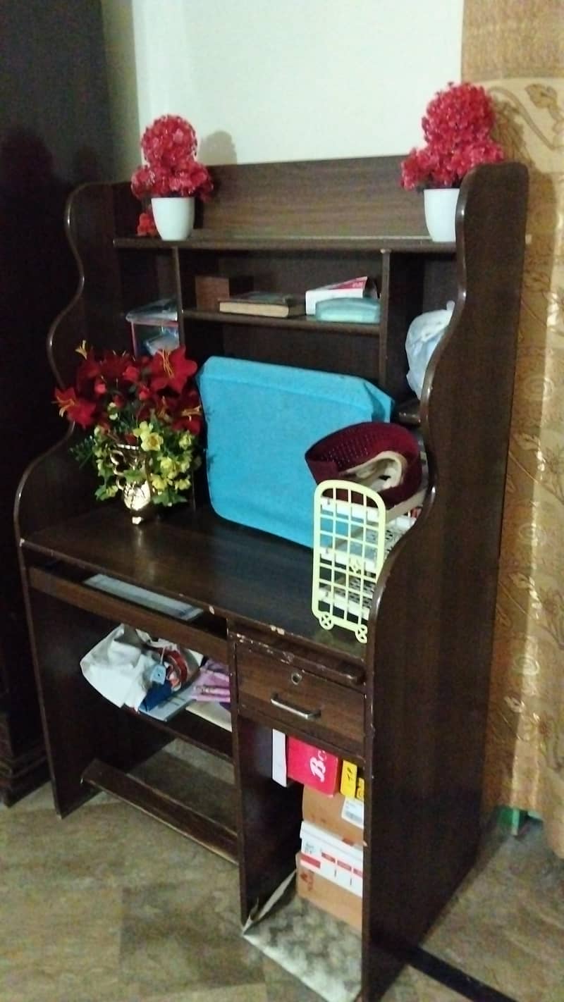 Computer Table 0
