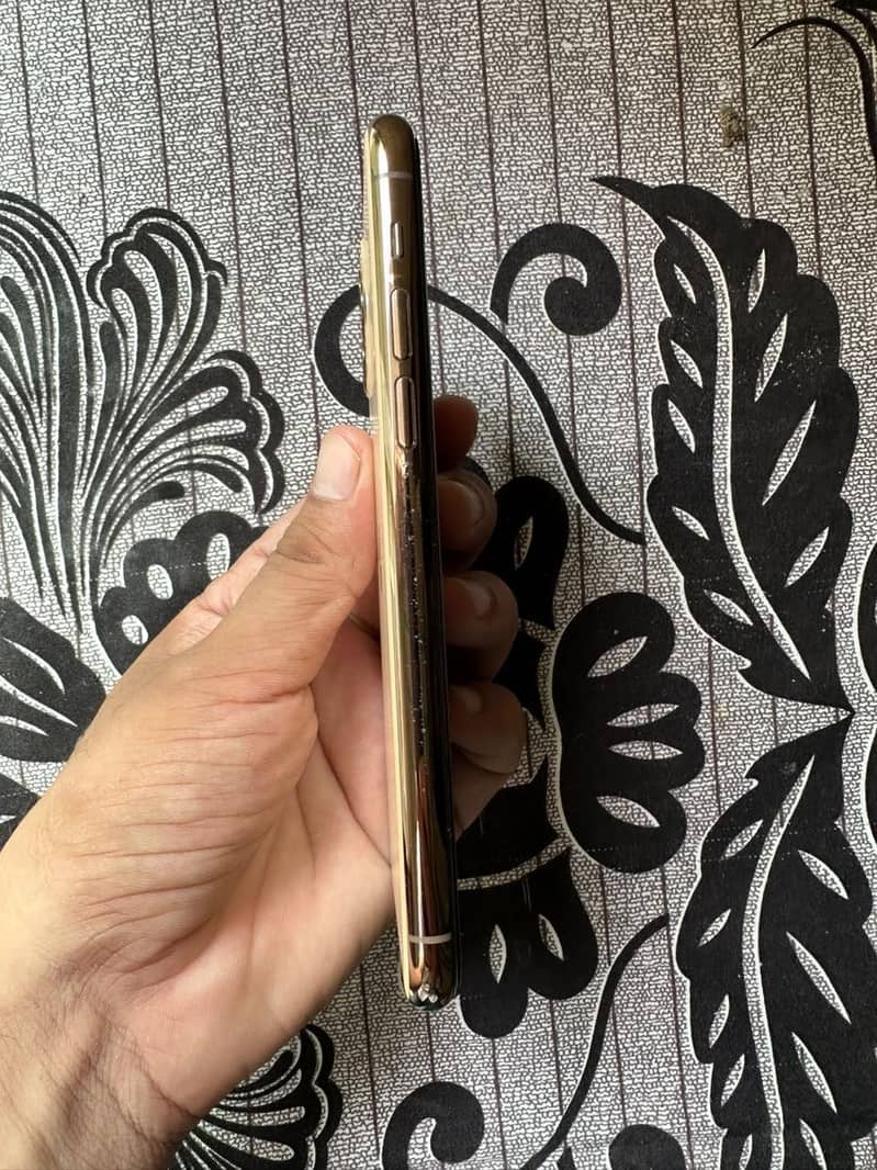 Apple iPhone 11 Pro 1