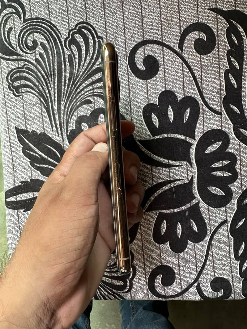 Apple iPhone 11 Pro 2