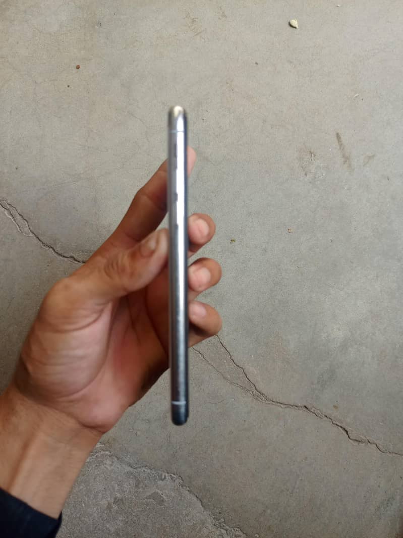 Apple iPhone X 3