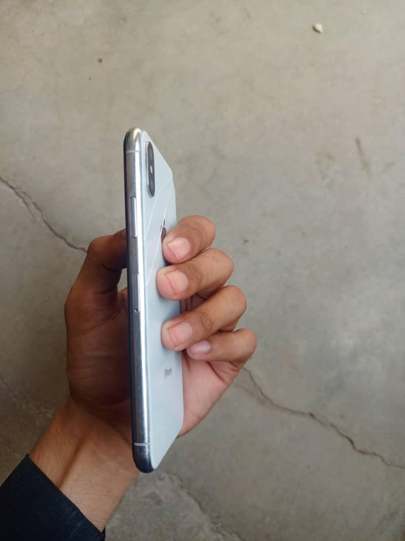 Apple iPhone X 5