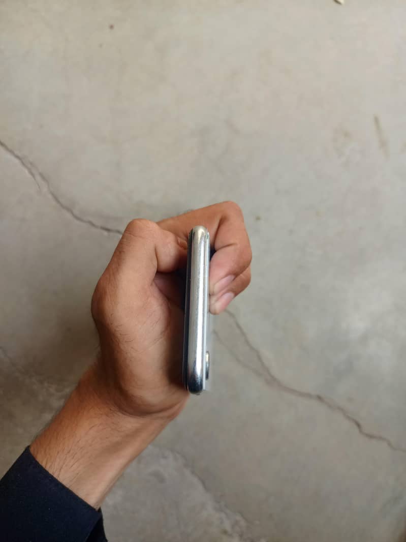 Apple iPhone X 6
