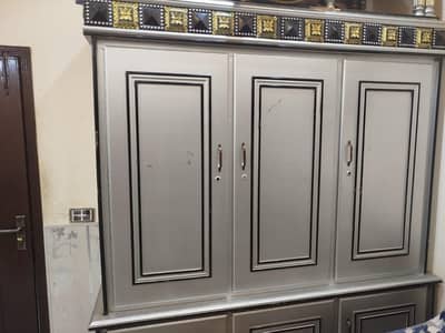 Almari / Wardrobe / 3 Door Wardrobe