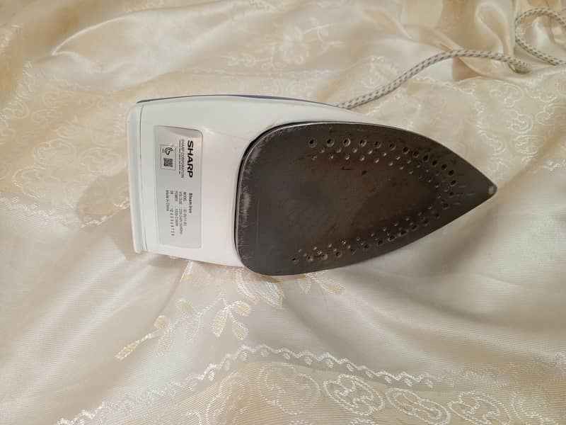 Sharp steam iron 1