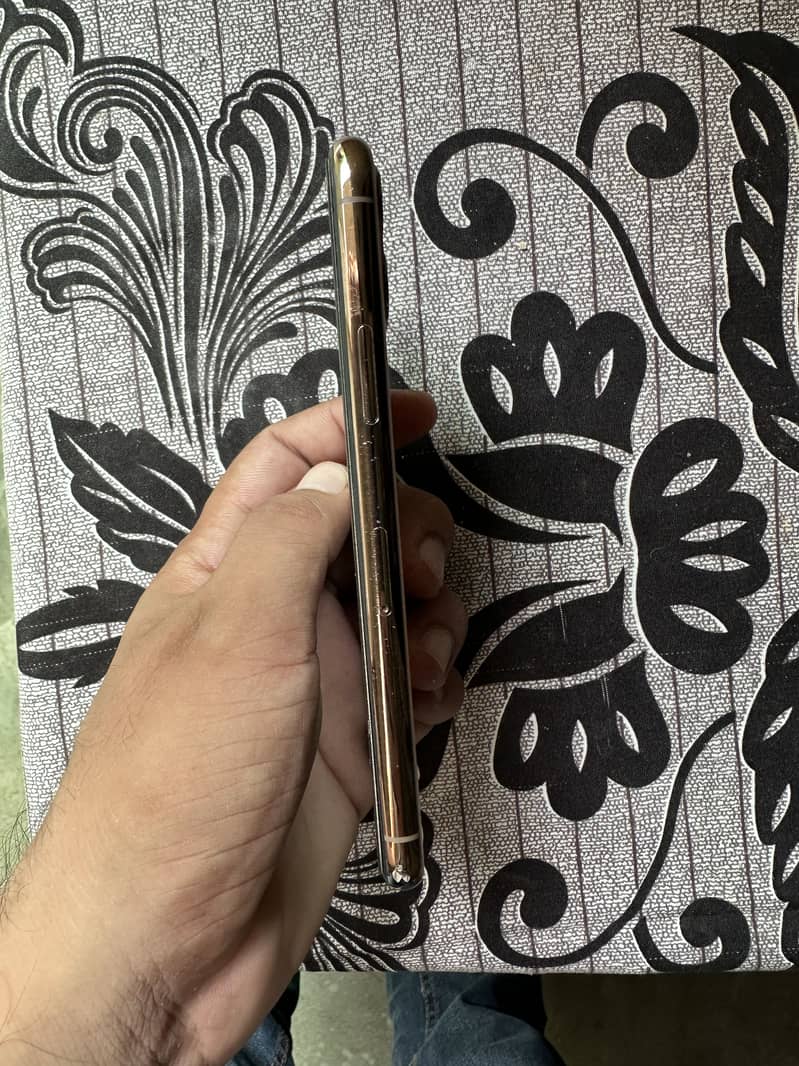 Apple iPhone 11 Pro 1