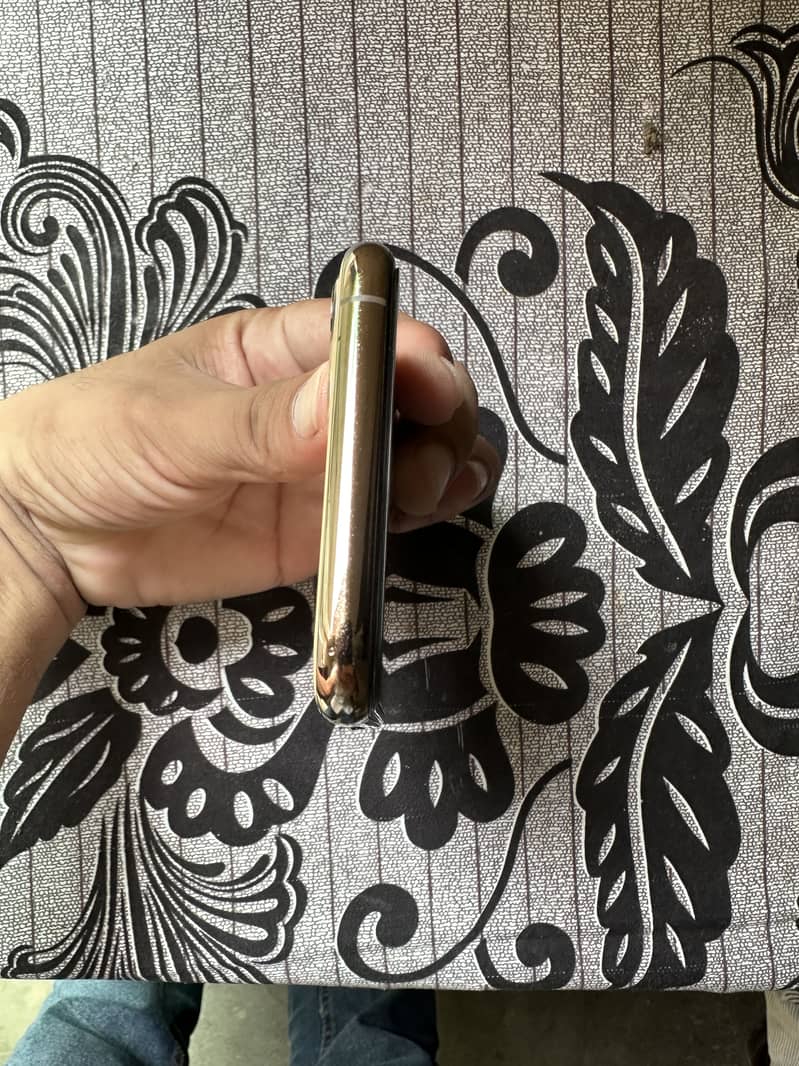 Apple iPhone 11 Pro 2