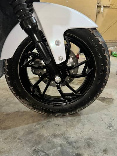 zongfa electric use scooty bike good condition charging scooty