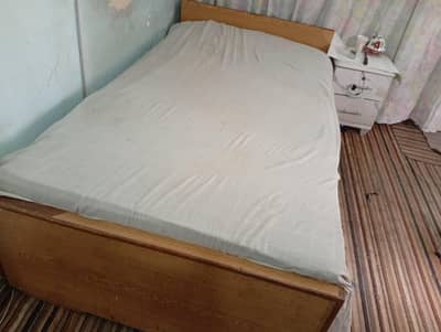 Single wooden bed