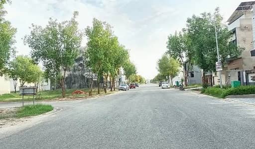 10 Marla Residential plot for Sale In New Lahore city