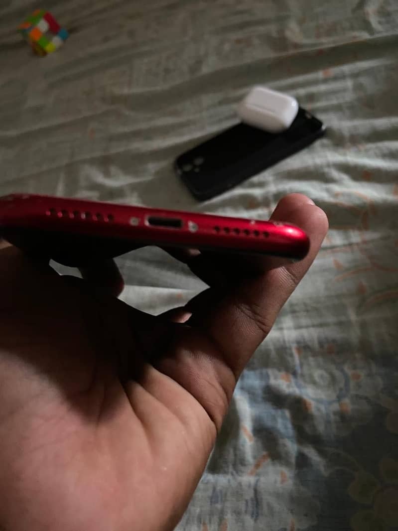 iPhone XR 4