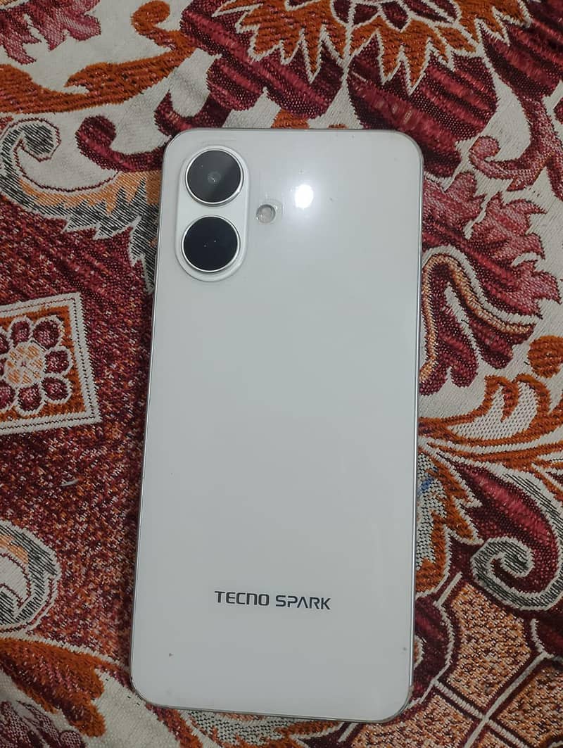 Tecno Spark Go2 2