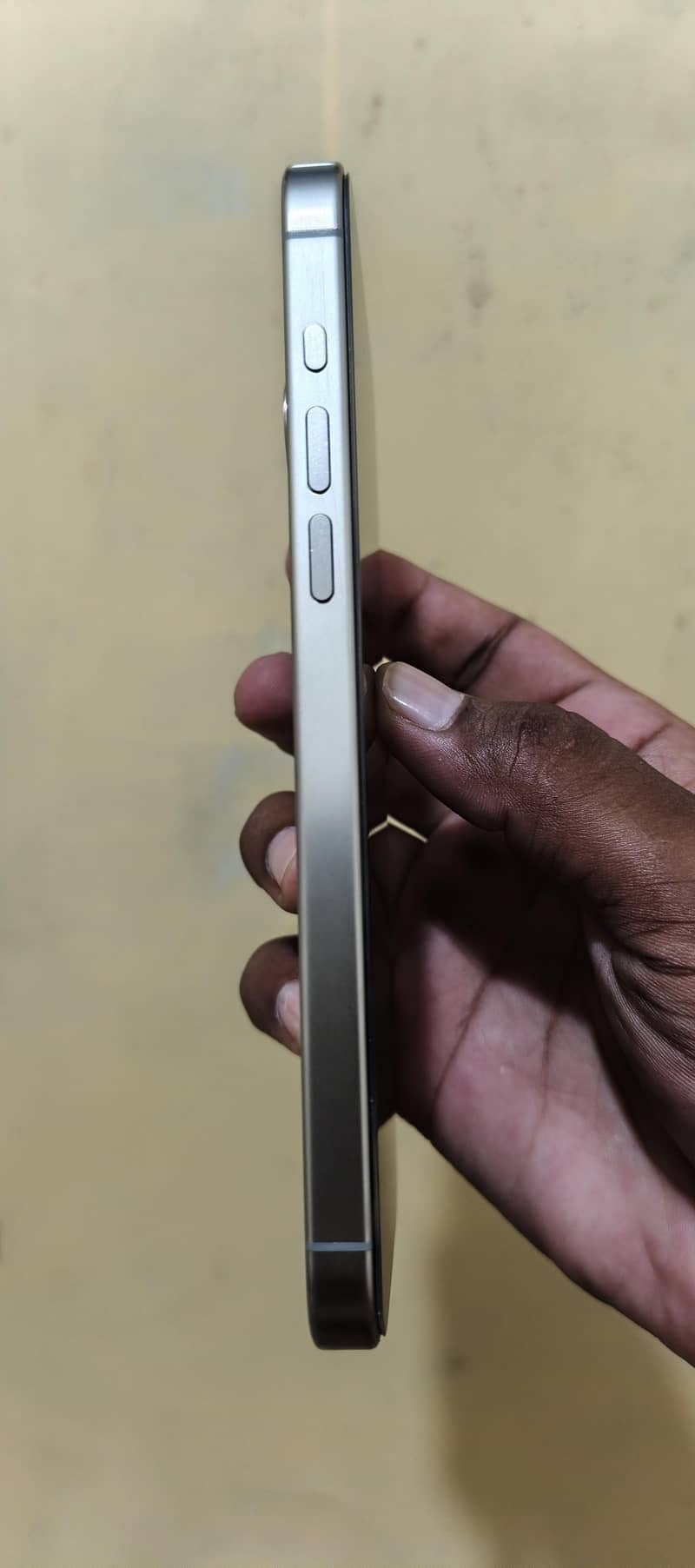 Apple iPhone 15 Pro Max 4