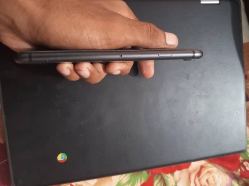 Apple iPhone 8 3