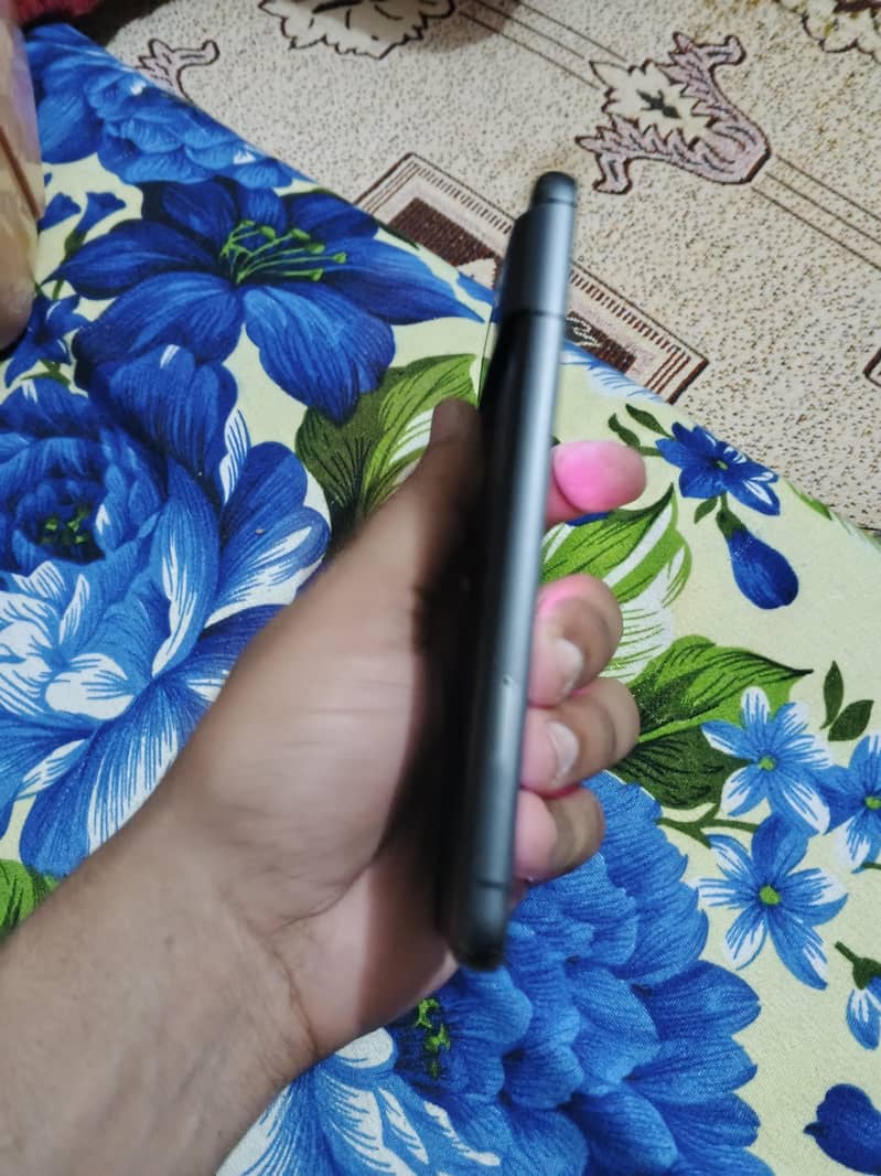 Google Pixel 8 4