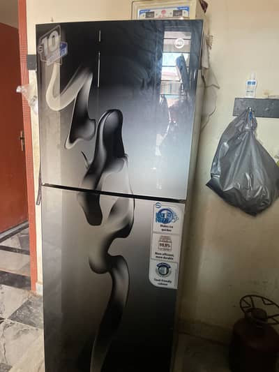 Pel refrigerator medium size ultra curved