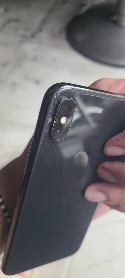 Apple iPhone XS 64GB factory unlocked
