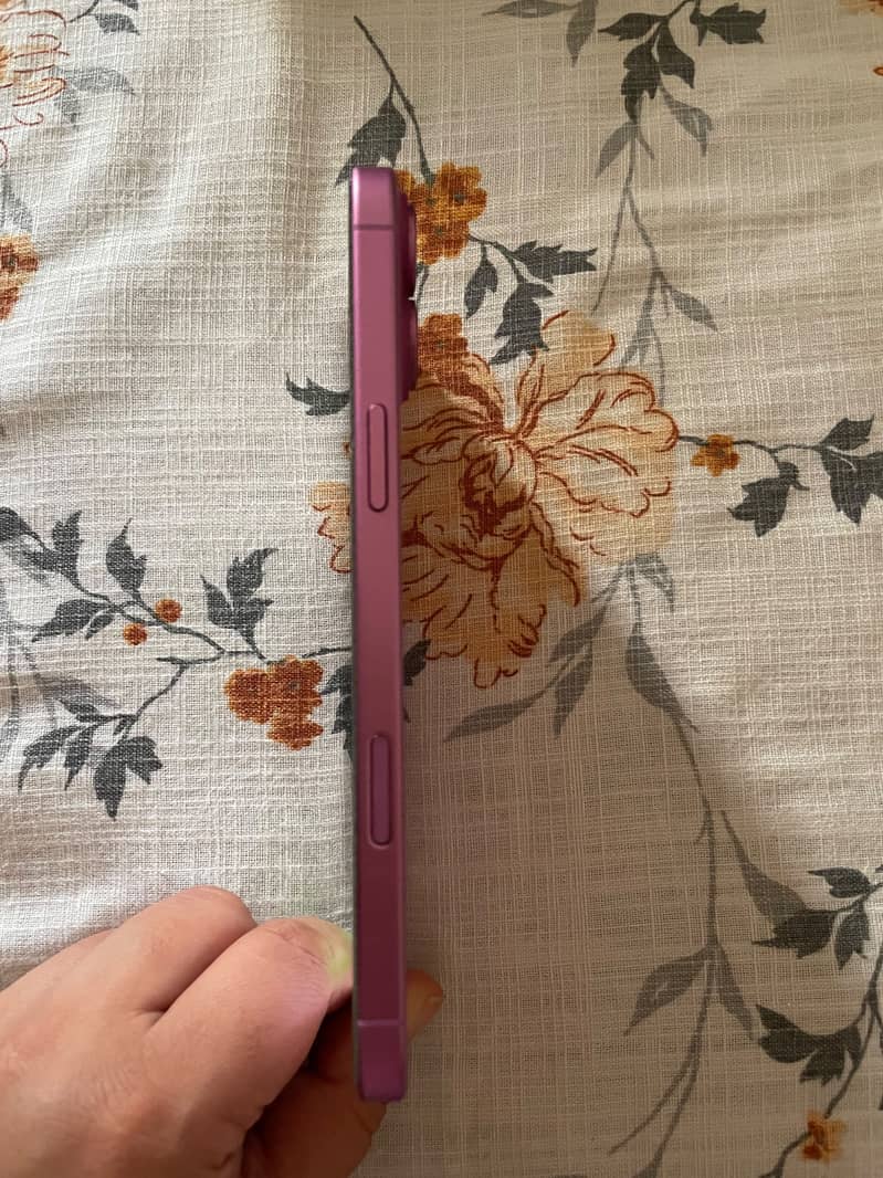 Apple iPhone 16 Plus 4