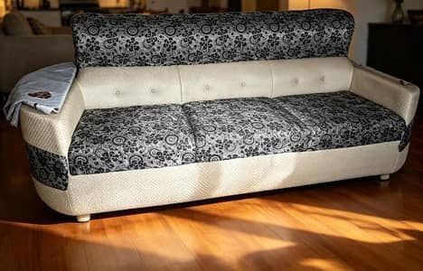 6 Siter luxury sofa set available
