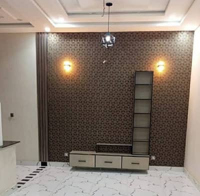 400 Yards Like New Independent Luxury Upper Portion For Rent