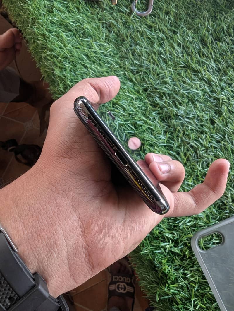 Apple iPhone X 3