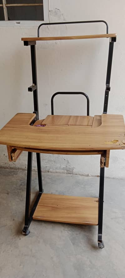 Computer table for sale