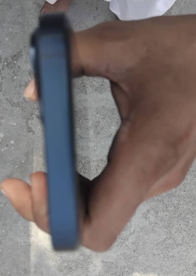 Apple iPhone 14 3