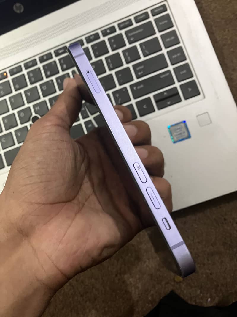 Apple iPhone 12 4
