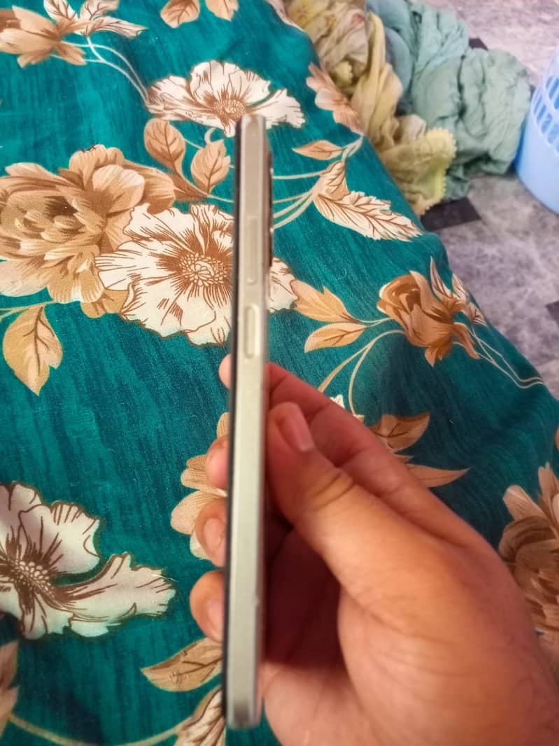 Realme C53 4