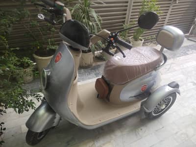metro premium 3 wheeler.