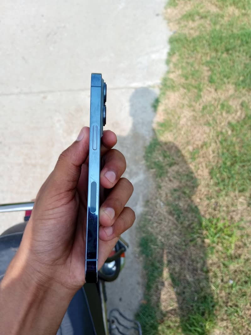 Apple iPhone 13 Pro 4