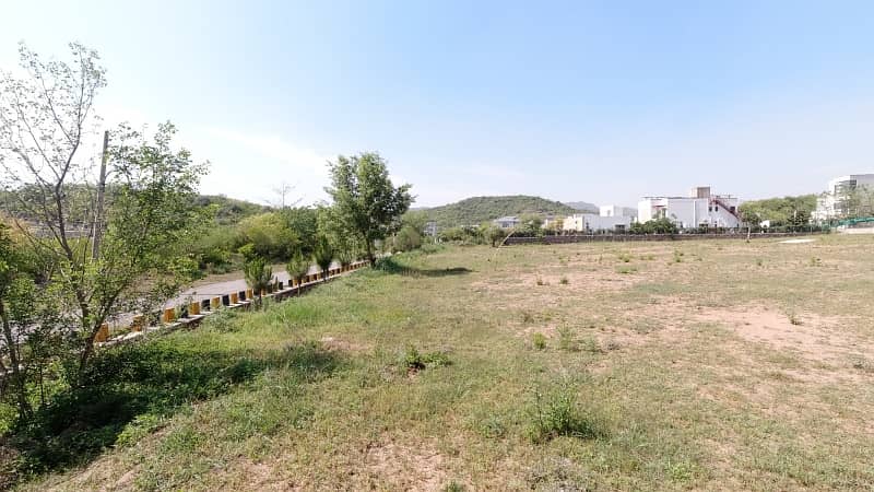 5 Kanal Dead End Corner, Solid & Level Plot For Sale 3