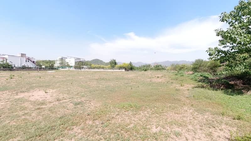 5 Kanal Dead End Corner, Solid & Level Plot For Sale 10