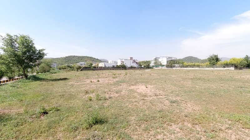 5 Kanal Dead End Corner, Solid & Level Plot For Sale 12