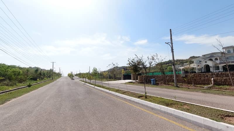 5 Kanal Dead End Corner, Solid & Level Plot For Sale 17