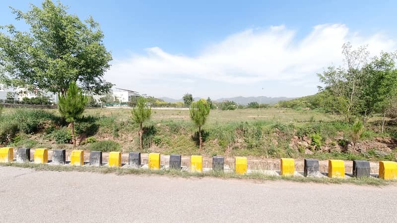 5 Kanal Dead End Corner, Solid & Level Plot For Sale 21