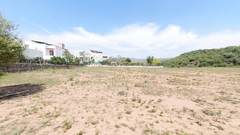 5 Kanal Dead End Corner, Solid & Level Plot For Sale 23