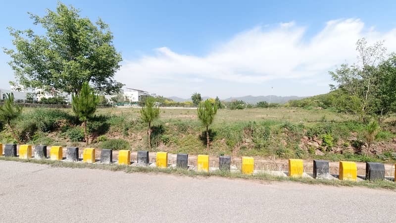 5 Kanal Dead End Corner, Solid & Level Plot For Sale 25