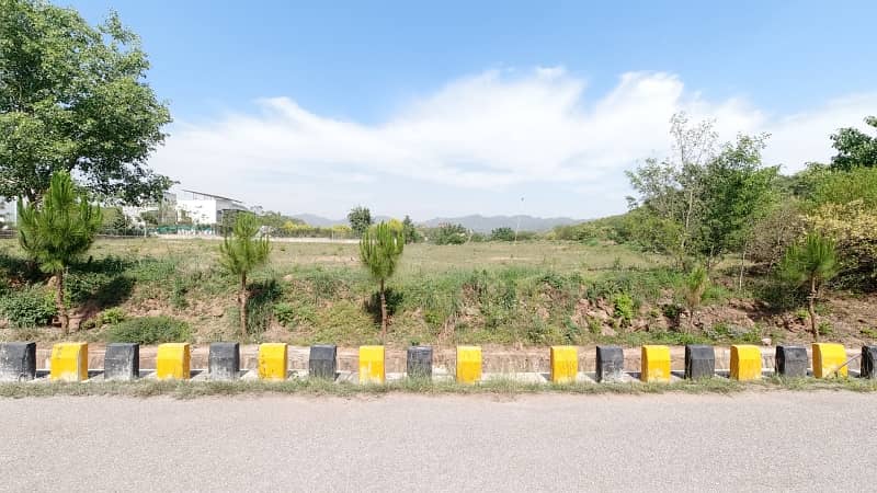 5 Kanal Dead End Corner, Solid & Level Plot For Sale 28