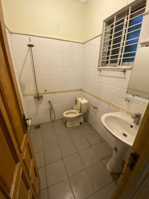 10 Marla Ground Floor With All Basic Necessities 3