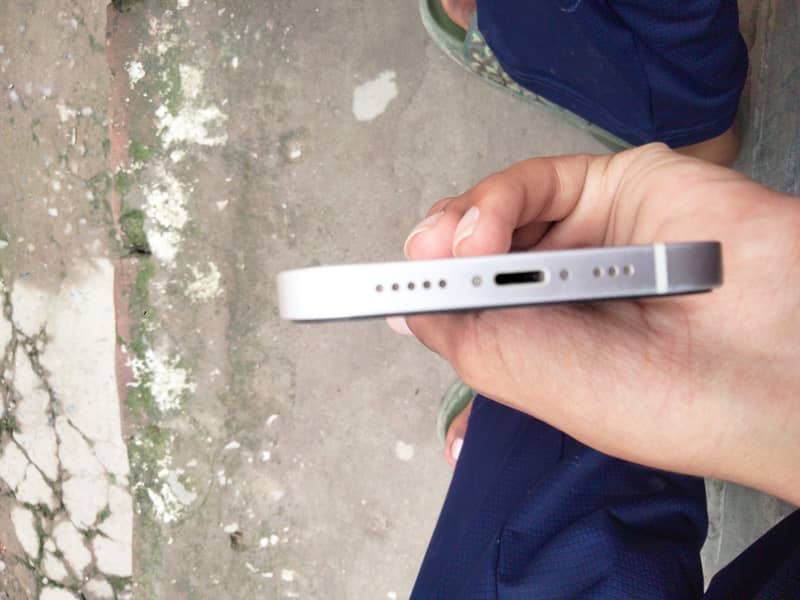 Apple iPhone 12 6
