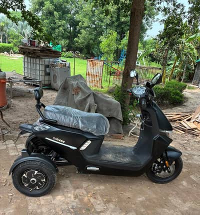 evee S1 3 wheel swing model available for sale just 60km used