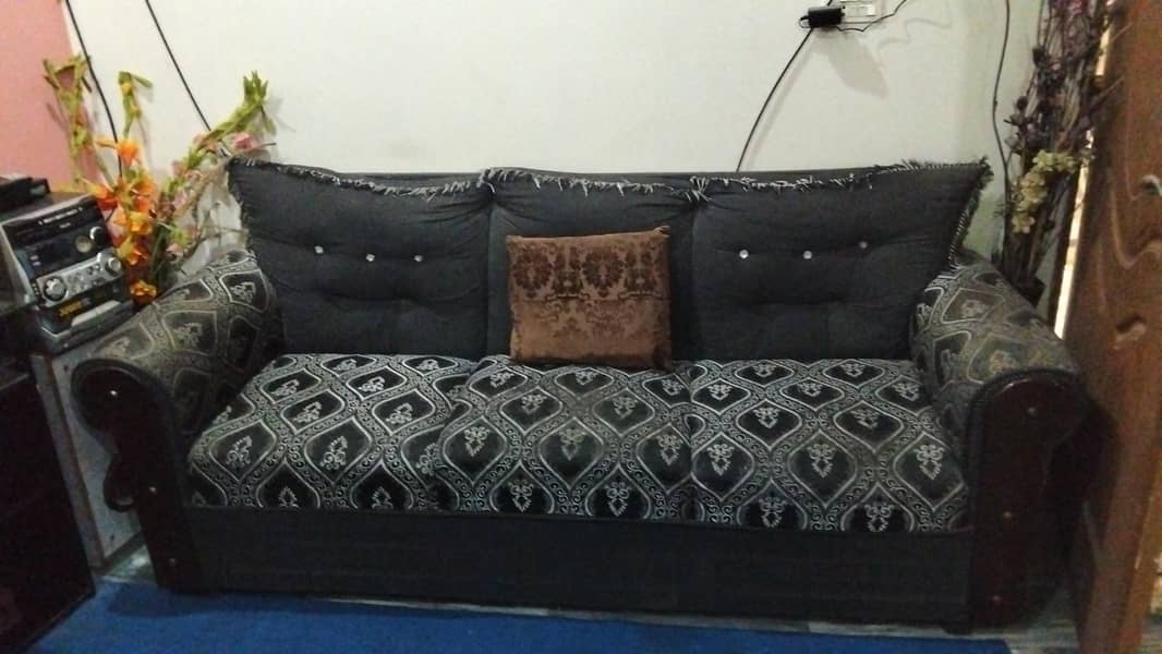 3 seater sofa 0