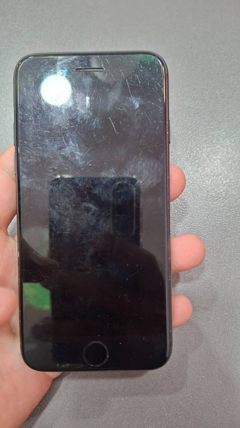 Apple iPhone 7 2