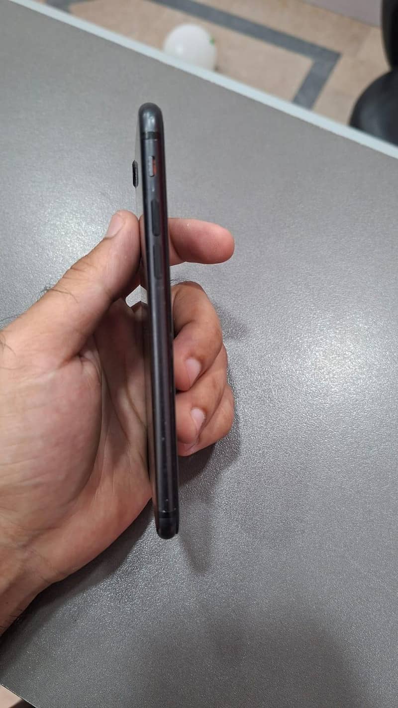Apple iPhone 7 3