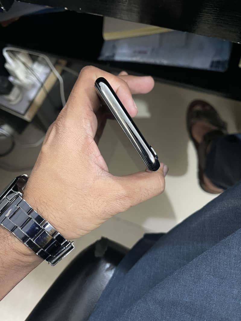 Apple iPhone X 4