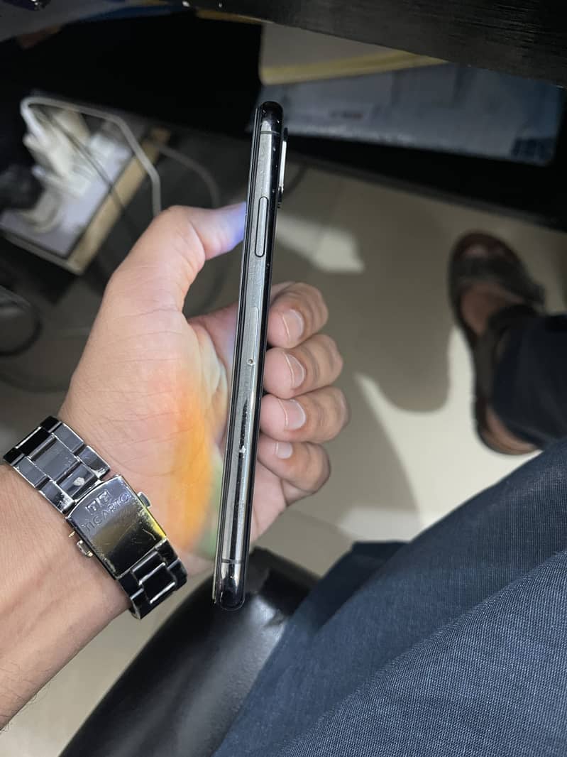 Apple iPhone X 5