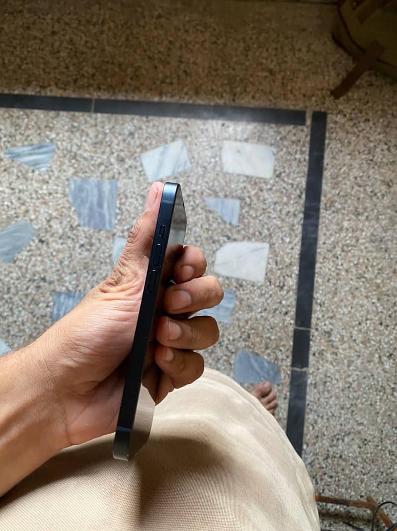 Apple iPhone 14 3