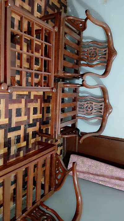 1 complete wooden sofa set