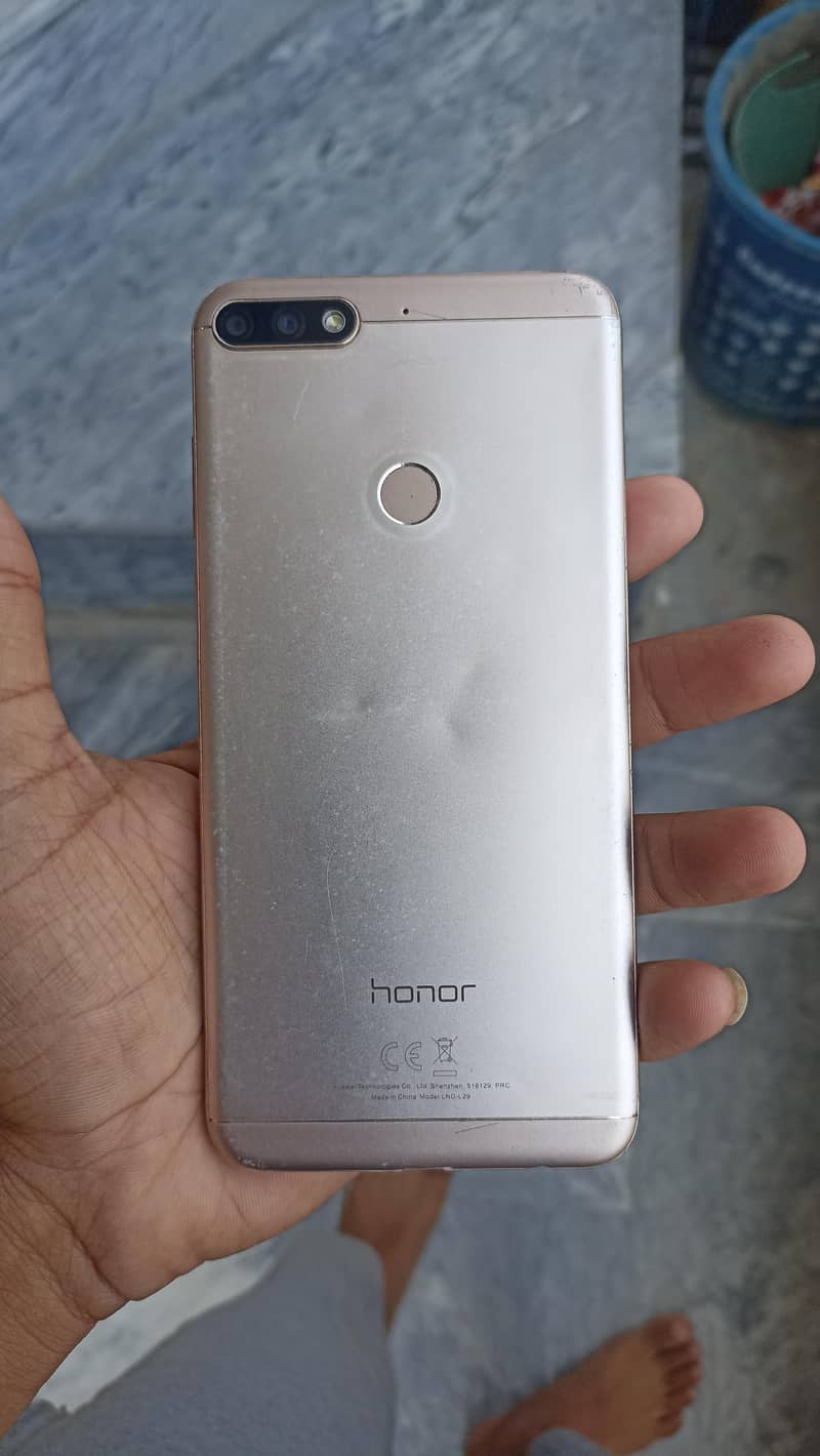 Honor 7C 1