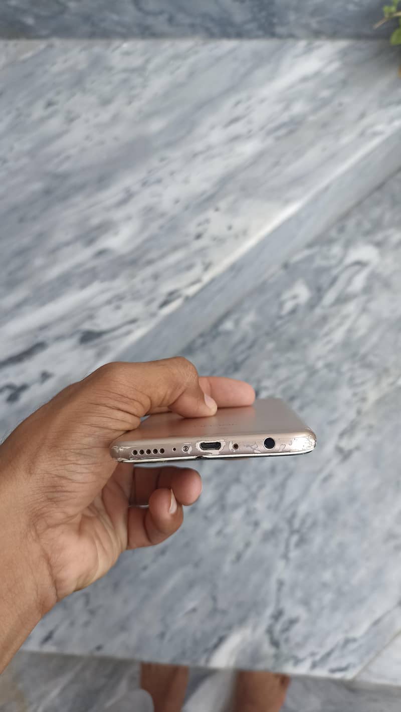 Honor 7C 4